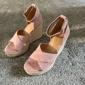 Lisa Vicky Gemi - V - Women’s Size 6.5 Suede Open Toe Wedge